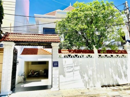 Nhà phố 12D Lạc Long Quân