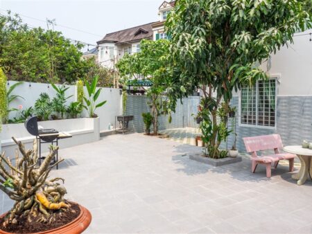 Nhà phố E9 Hoàng Trung Thông