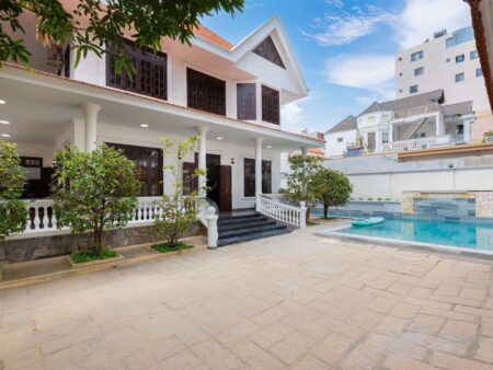 Villa C31 Hồ Quý Ly